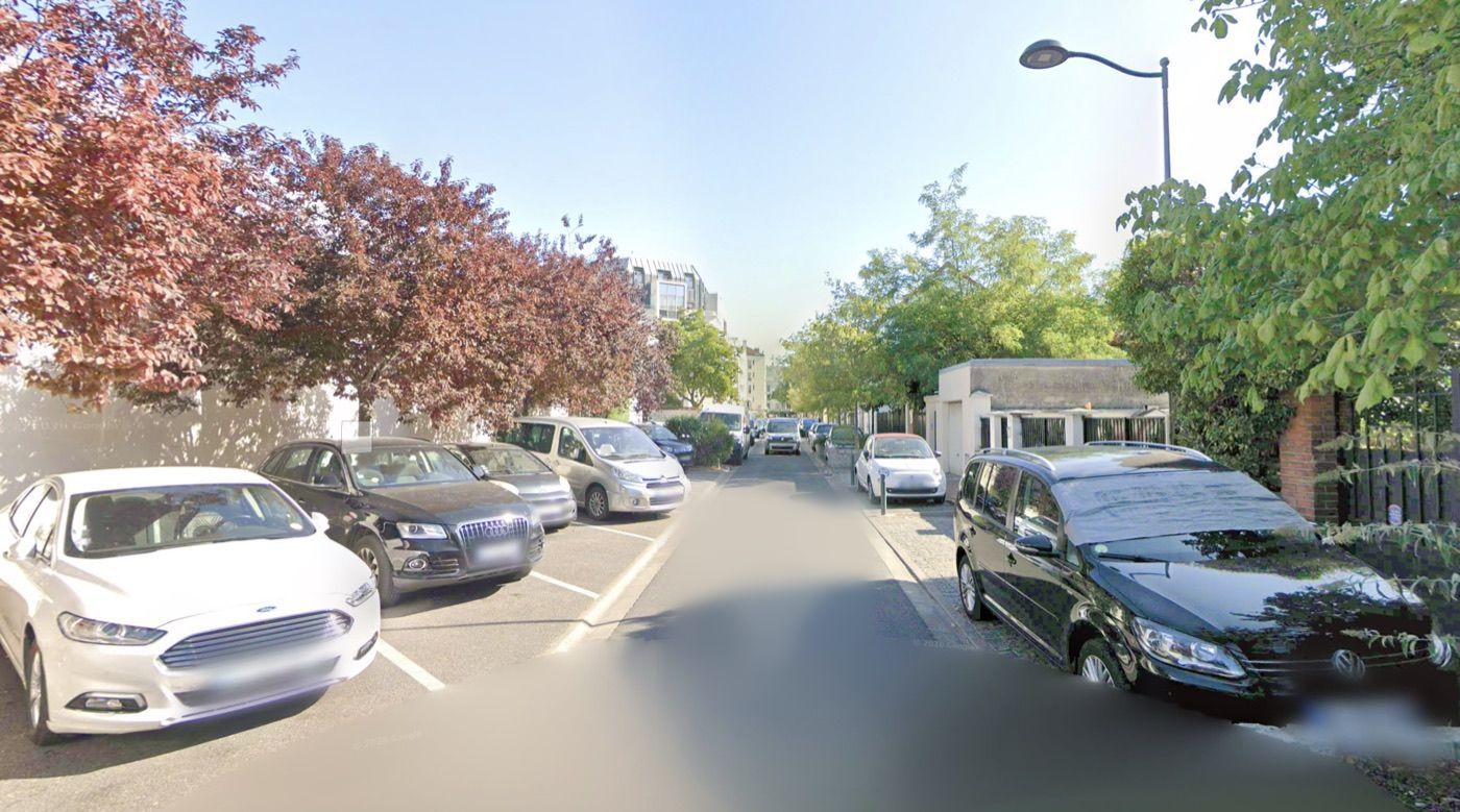 Avenue Joyeuse à Joinville-le-Pont, voitures stationnées le long de la rue